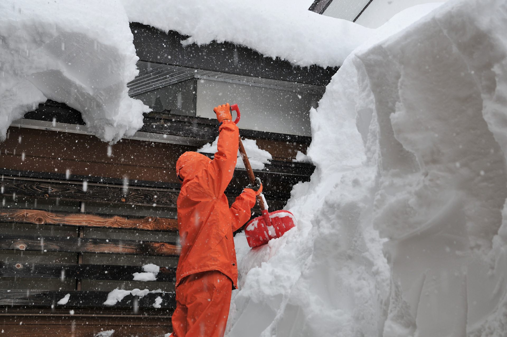 雪かき作業のイメージ(便利屋連携)